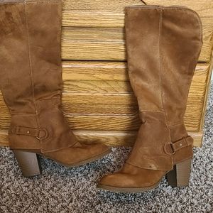 Knee high boots 👢